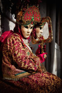 Venedik karnaval maskesi