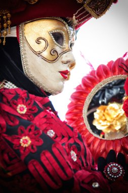 Venedik karnaval maskesi