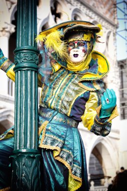 Venedik karnaval maskesi