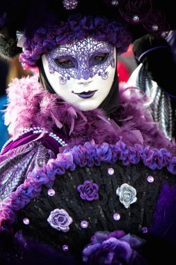 Venedik karnaval maskesi