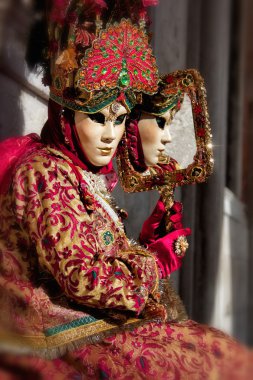 Venedik karnaval maskesi