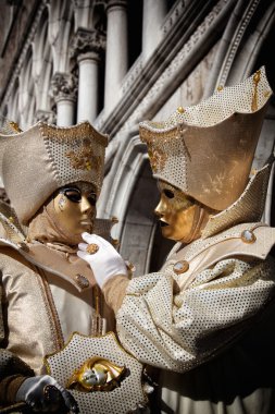 Venedik karnaval maskesi