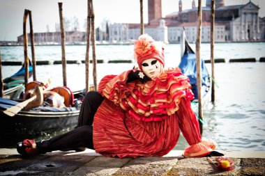 Venedik karnaval maskesi