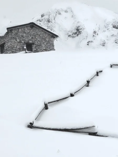 Nieve y montaña —  Fotos de Stock