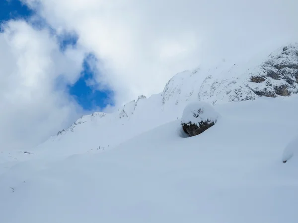 Sneeuw en de berg — Stockfoto