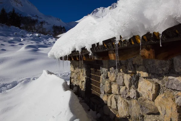 Neve e montanha — Fotografia de Stock