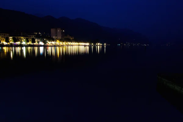 Un lago notturno — Foto Stock