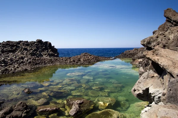 Vista sulla spiaggia di Pantelleria — Foto Stock