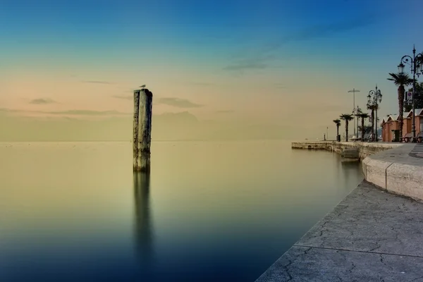 Un lago nocturno — Foto de Stock