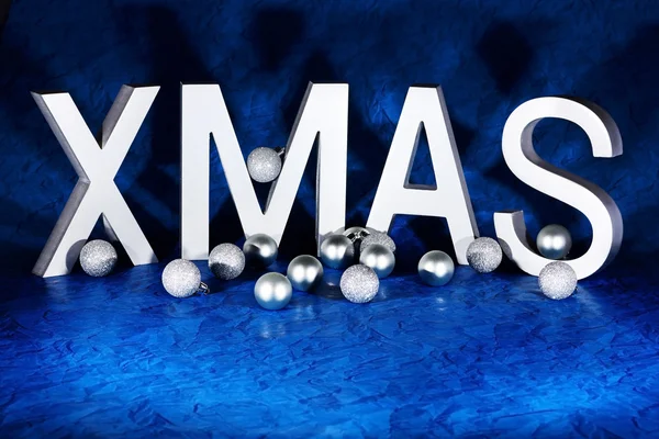 青の背景に装飾とクリスマスの手紙 — ストック写真