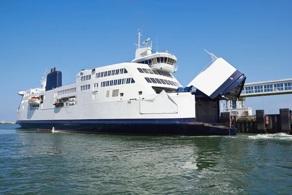 Ferry boat at pier loading cargo from port — Stock Photo, Image