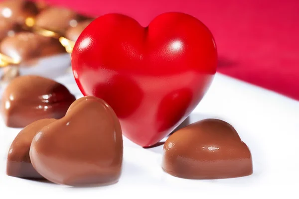 Corazón rojo y dulces — Foto de Stock