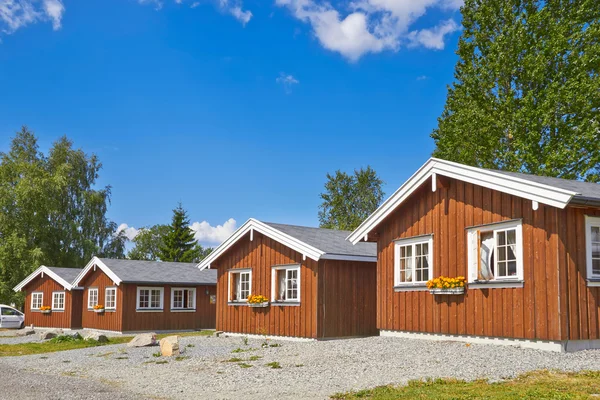 Kustnära trähus i Norge — Stockfoto