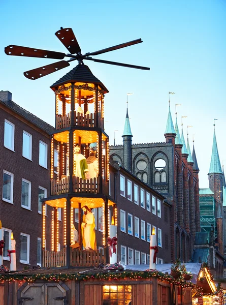 Weihnachtsmarkt in lubeck, deutschland — Stockfoto