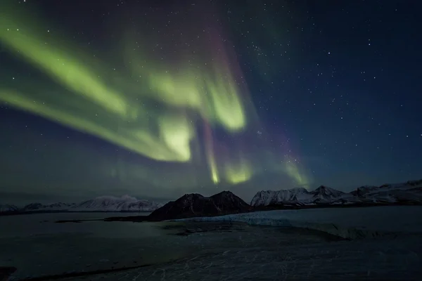 Luces boreales en el cielo ártico — Foto de Stock