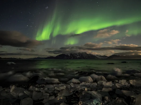 Северное сияние на арктическом небе — стоковое фото