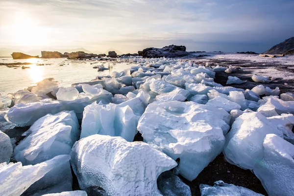 Paisagem ártica - gelo geleira na praia — Fotografia de Stock
