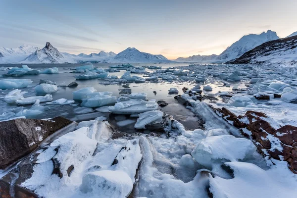 Spitsbergen, Svalbard Paesaggio invernale artico Immagine Stock