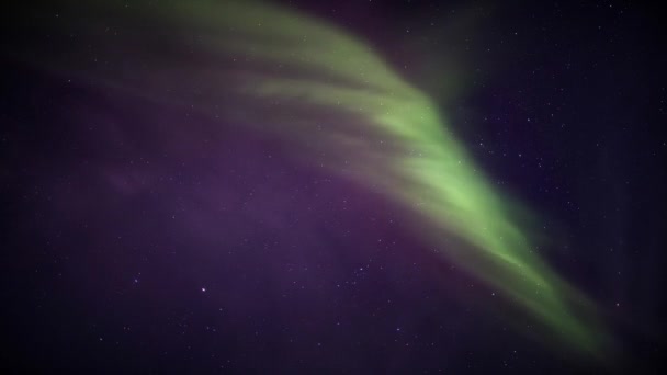 Hermosas auroras boreales en el cielo ártico — Vídeo de stock