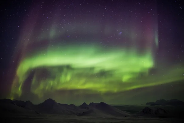 Luces septentrionales - Paisaje ártico — Foto de Stock