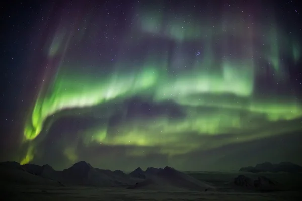 Luces septentrionales - Paisaje ártico —  Fotos de Stock