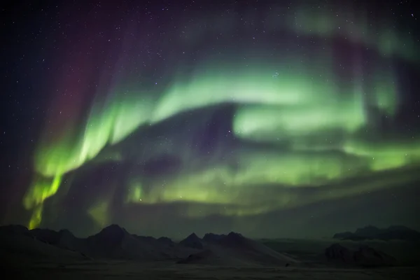 Ovanlig norrsken - arktiska landskapet — Stockfoto