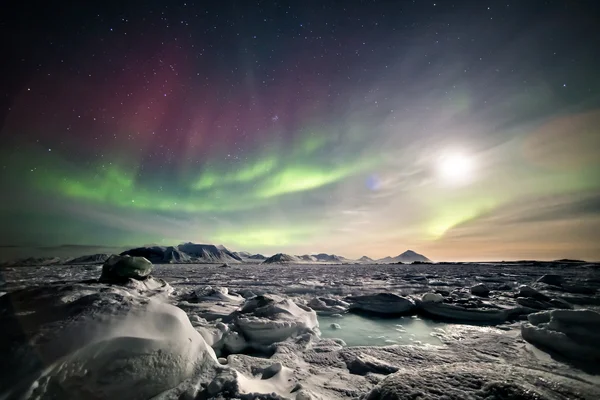 Poolnacht in de Arctic - Spitsbergen, Svalbard Stockfoto