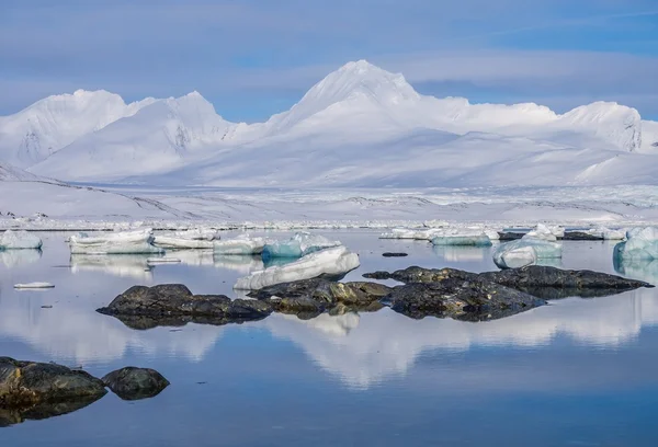 Paesaggio invernale artico - Spitsbergen, Svalbard — Foto Stock