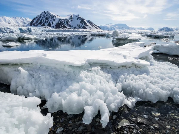 スバールバル諸島スピッツ ベルゲン、氷河、北極の風景 — ストック写真