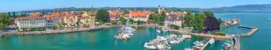 Lindau, Bavyera limanında. Alman şehri, Constance Gölü 'nün ortasındaki bir adada. Yeni Deniz fenerinden görüntü