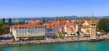 Lindau, Bavyera limanında. Alman şehri, Constance Gölü 'nün ortasındaki bir adada. Yeni Deniz fenerinden görüntü