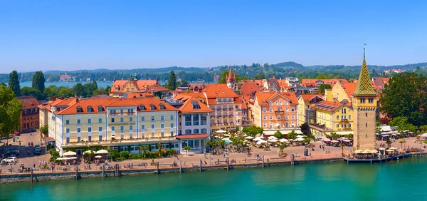 Lindau, Bavyera limanında. Alman şehri, Constance Gölü 'nün ortasındaki bir adada. Yeni Deniz fenerinden görüntü