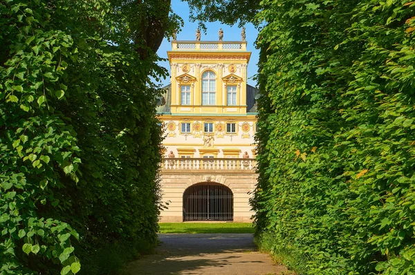 Wilanow 'daki saray, Polonya Kralı III. Jan Sobieski' nin barok evi. Bahçenin dış görünüşü.