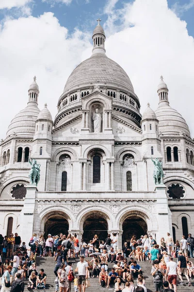 圣心大教堂 法国巴黎蒙马特的圣心教堂 欧洲的旅游业 欧洲的主要目的地 — 图库照片