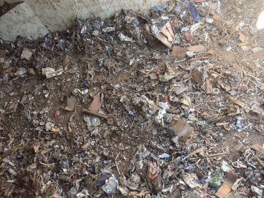 Geminin ambarındaki hurda metal işlemler için teslim edildi.