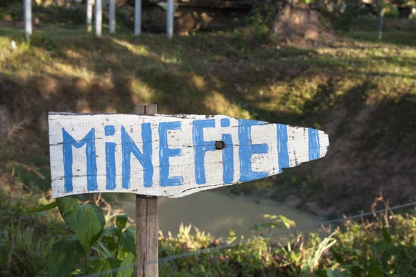 Minefield sign widok — Zdjęcie stockowe