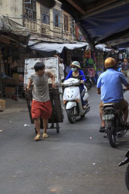 Pazar yeri sokak satıcısı Ho Chi Minh City ile kalabalık