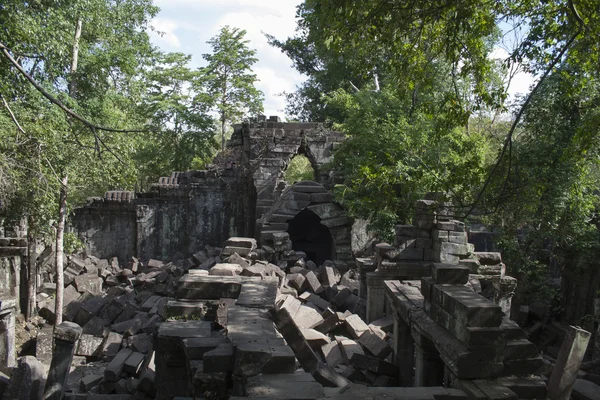 タ ・ プローム寺院の遺跡 — ストック写真