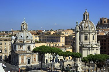 sütun ve Harabeleri antik bir Roma forumun ew 