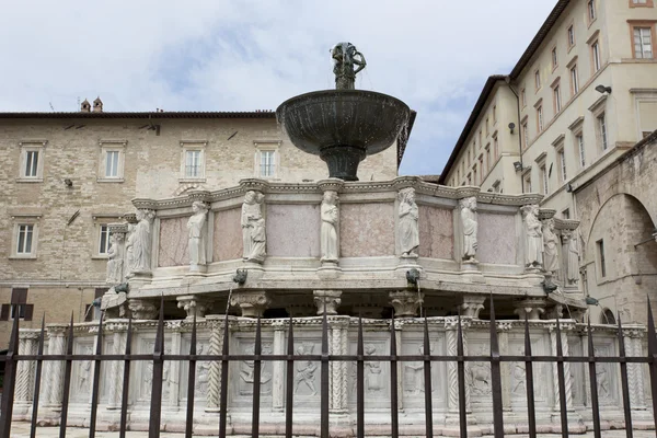 Air mancur gothic indah di pusat abad pertengahan Perugia — Stok Foto