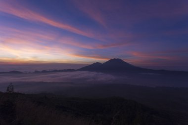 Batur yanardağ Bali Adası üzerinden görüntülemek