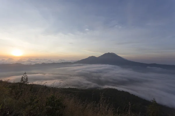 Blick vom Vulkan Batur auf der Insel Bali — Stockfoto