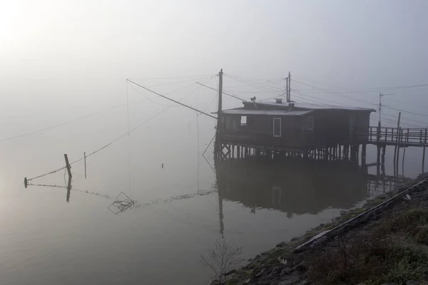 Comacchio Itálie Prosince 2019 Pohled Rybárnu Comacchiu Mlhavý Den — Stock fotografie