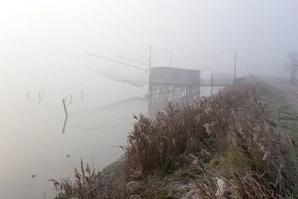 Comacchio Itálie Prosince 2019 Pohled Rybárnu Comacchiu Mlhavý Den — Stock fotografie