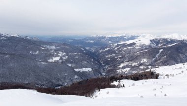 İtalya 'da kış yürüyüşü sırasında Val Cavargna' daki manzara