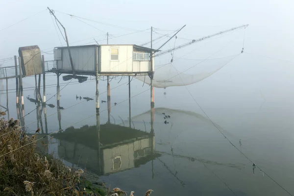 Comacchio Itálie Prosince 2019 Pohled Rybárnu Zamlženém Dni — Stock fotografie