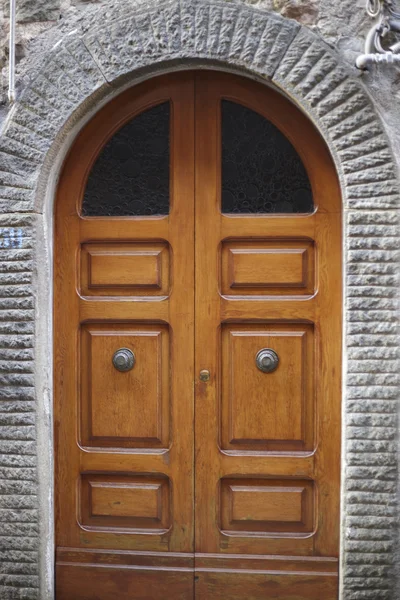 Old door in ancient house — Stock Photo, Image