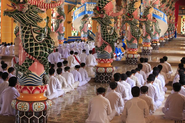 Templo de Caodai perto de Ho Chi Minh City, Vietnã — Fotografia de Stock