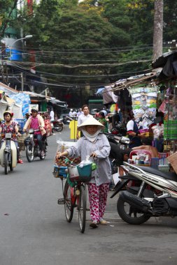 Bir Vietnam kadın meyve satıcı içinde eski şehir, Ho Chi Minh