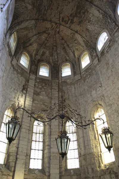 Ruínas eclesiásticas do Convento do Carmo em Lisboa, Portugal — Fotografia de Stock